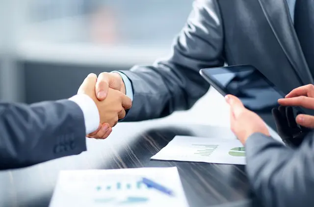 Les meilleures pratiques pour choisir un expert conseil banque