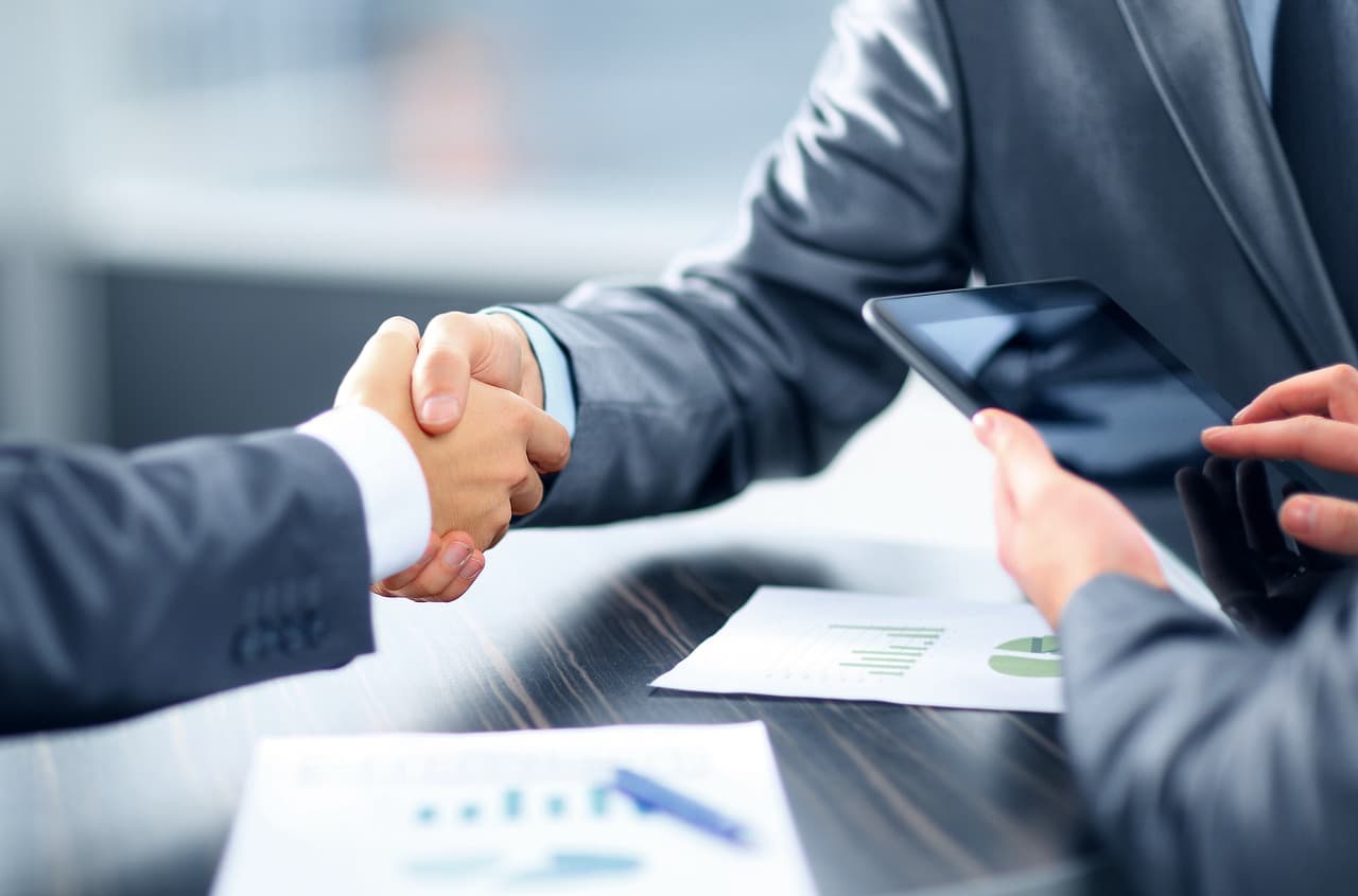 Comment bien préparer votre première rencontre avec un expert conseil banque